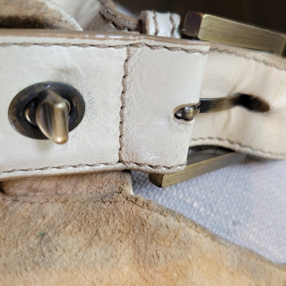 Classic FENDI soft-leather purse with two adjusting straps - Picture 15 of 16